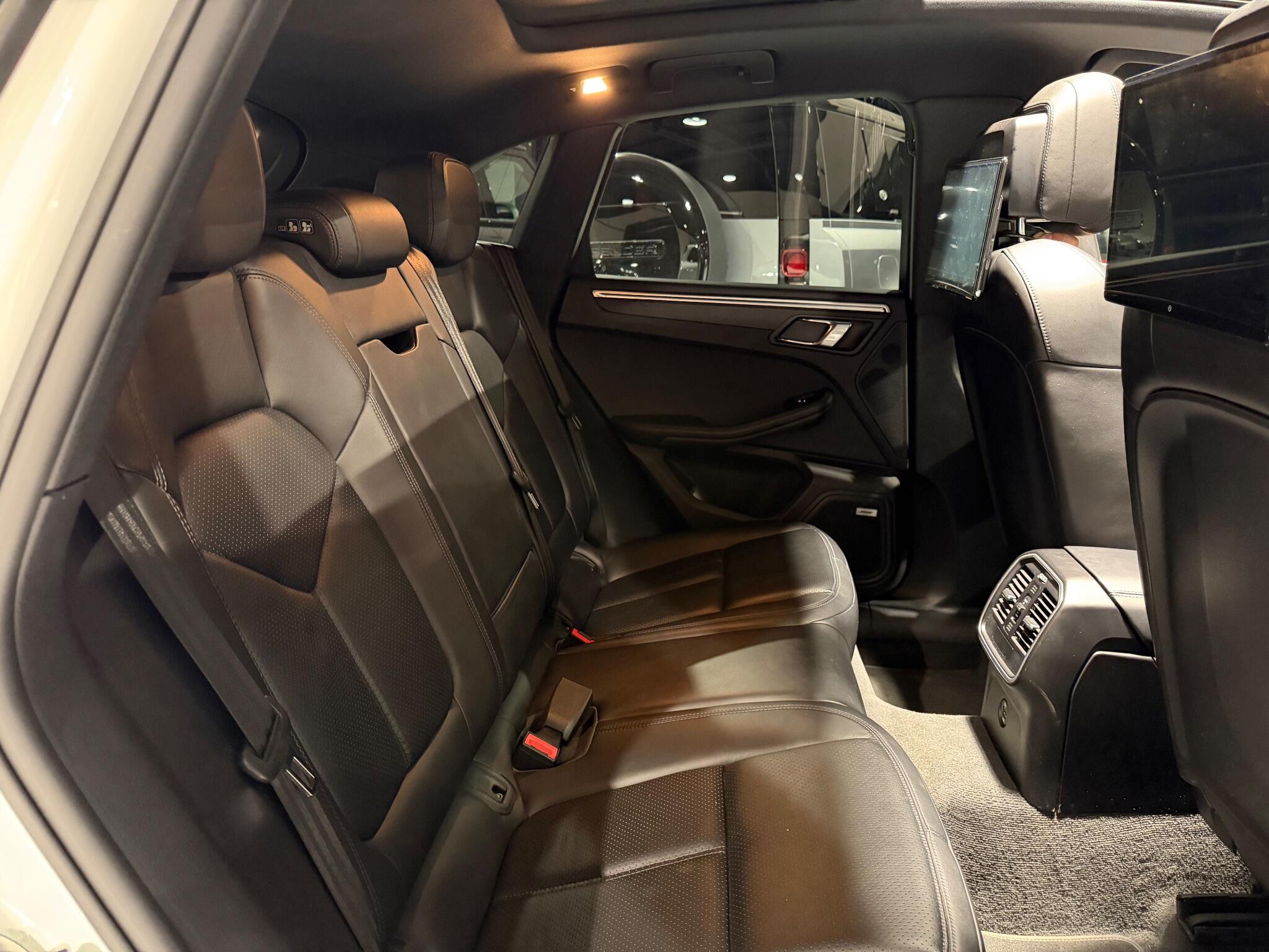 Porsche Macan 2.0T SUV 5dr Petrol PDK 4WD Euro 6 (s/s) (252 ps)